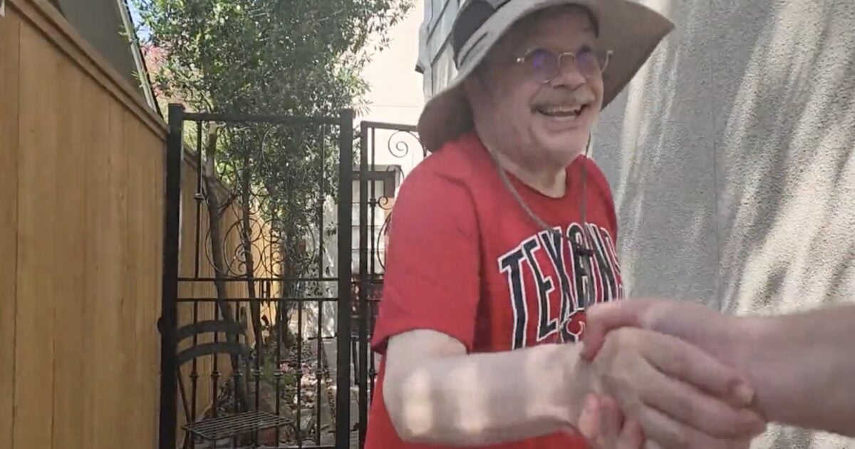 Citizen Journalist Confronts Peter Hotez at His Home to Debate RFK Jr. – “Settle the Science Now!” (VIDEO)