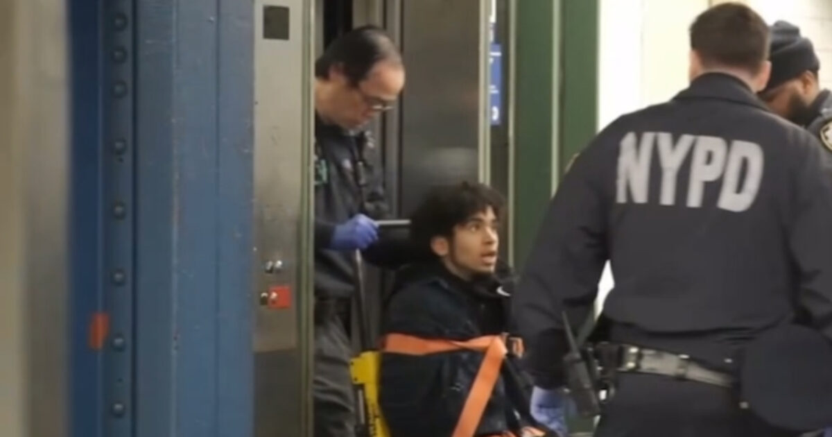 Man Arrested After Slashing Subway Rider's Neck in NYC During Ongoing ...
