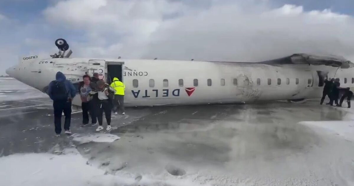 BREAKING Delta Plane Arriving From Minneapolis Crashes in Toronto